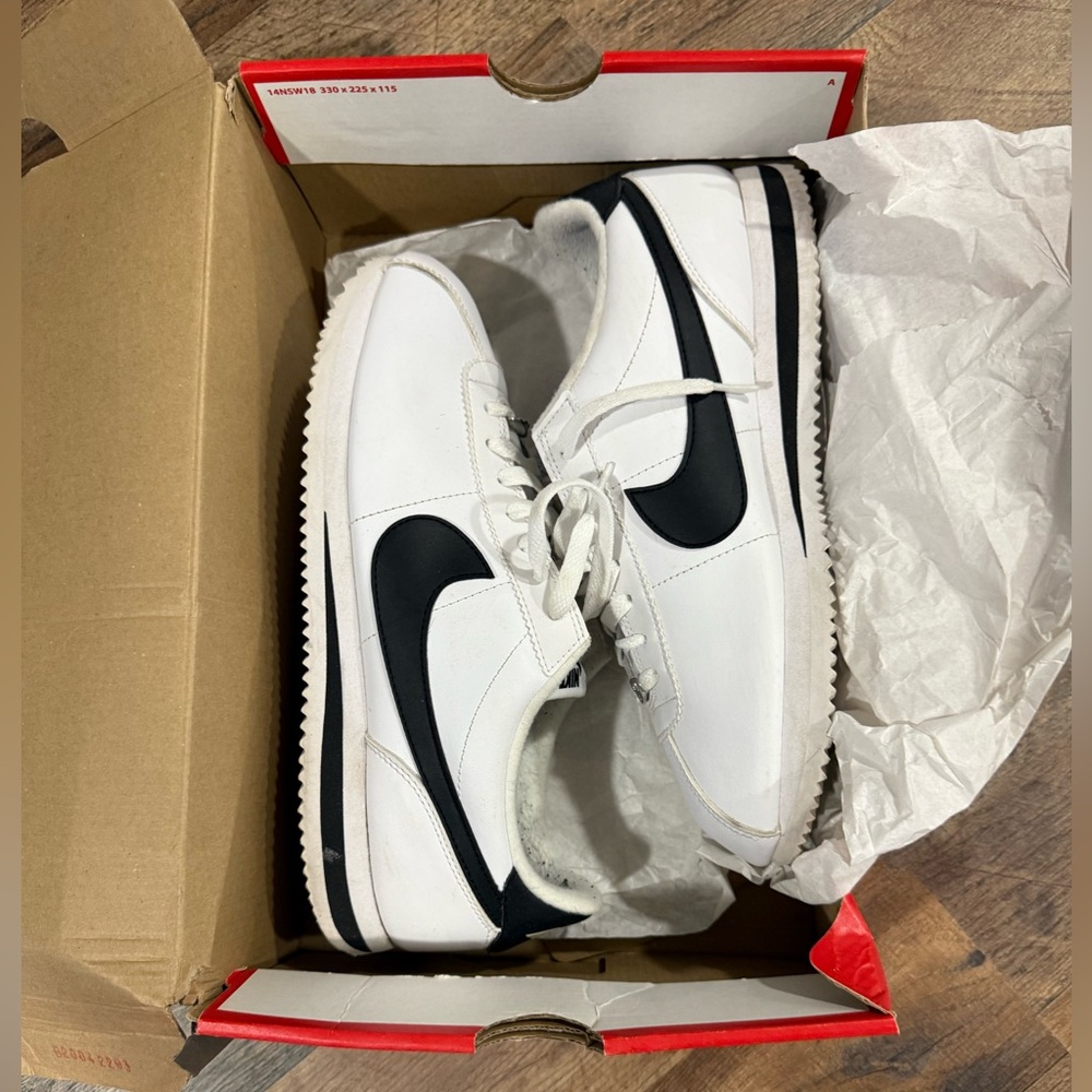 Nike Cortez Size 9.5 - Picture 2 of 3